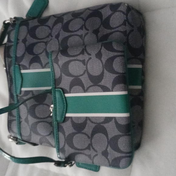 Coach purses - Picture 2 of 2